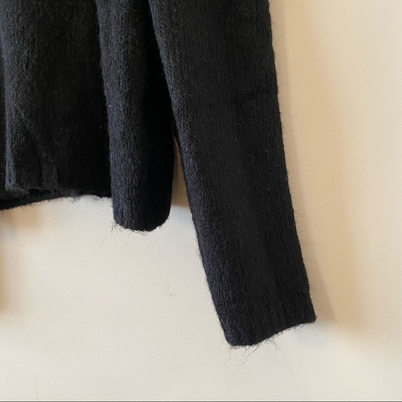 Zara-Knit Sweater with Faux Pearls (Large) - Picture 8 of 10